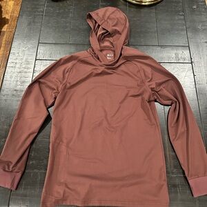 Men’s size small Zella long sleeve hoodie with side zipper pocket.